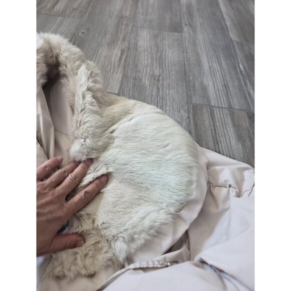 Beige Puffer Ruched Down Jacket With Fur Collar. Sz Small. Slight Discoloration - Picture 4 of 7